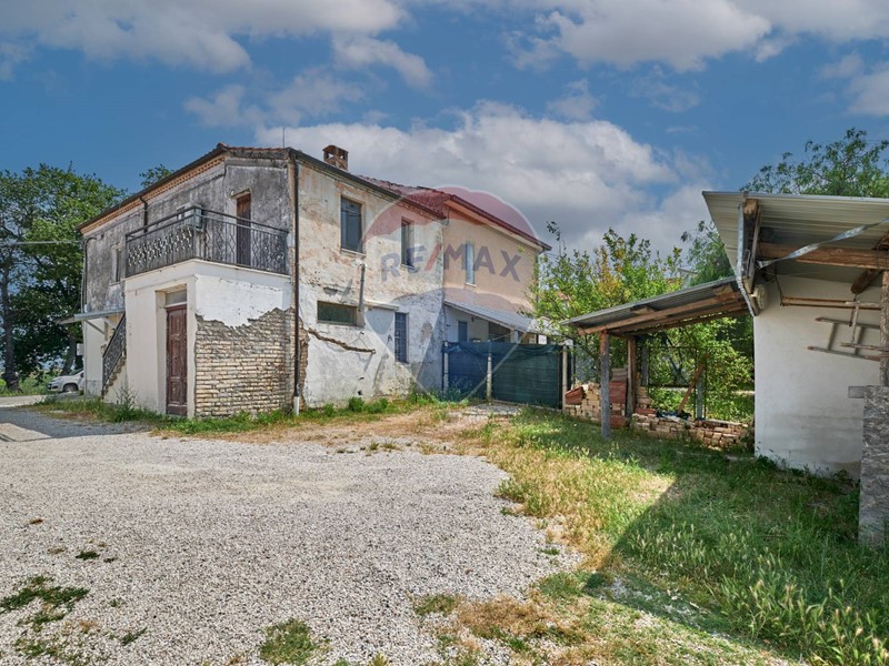 Casa Semi Indipendente in Vendita a Torrevecchia Teatina, 96'000€, 130 m², con Box