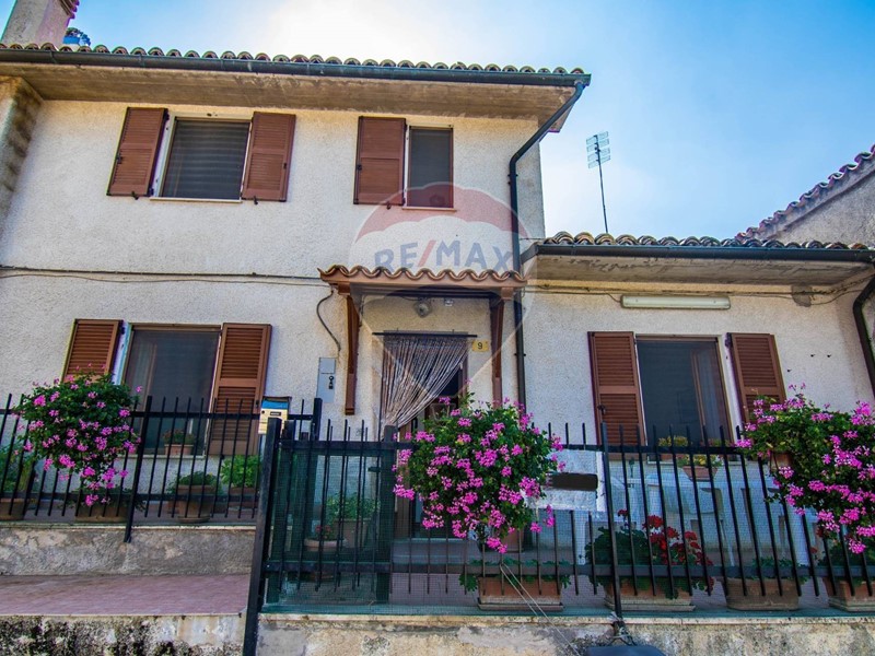 Casa Semi Indipendente in Vendita a Fabriano, 52'000€, 150 m²