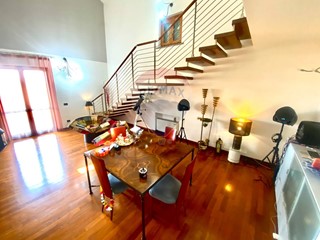 Villa in Vendita a Torre d'Isola, 270 m²