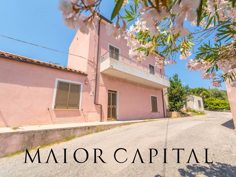 Casa Semi Indipendente in Vendita a Posada, 145'000€, 150 m²