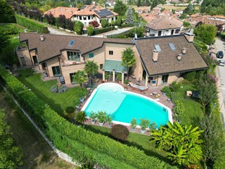 Villa in Vendita a Castiglione Torinese, 1'200'000€, 900 m²