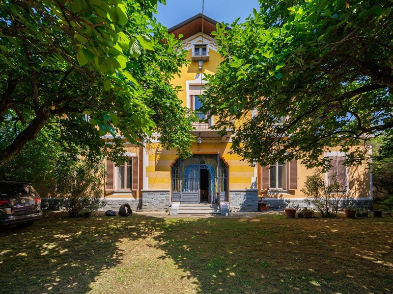 Villa in Vendita a Piscina, 390'000€, 390 m²