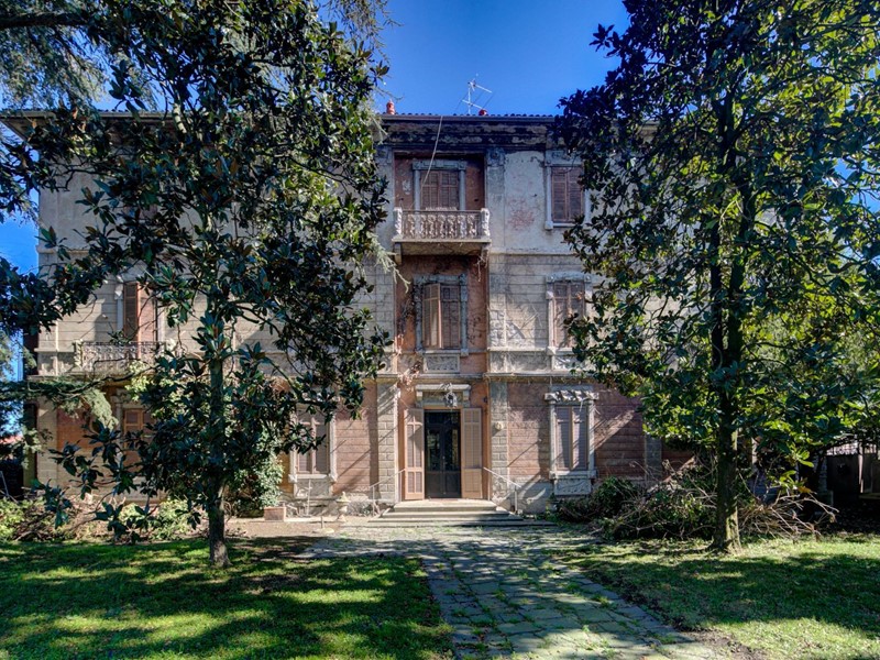 Villa in Vendita a Alessandria, 470'000€, 800 m², con Box