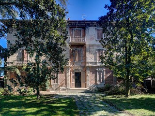 Villa in Vendita a Alessandria, 470'000€, 800 m², con Box