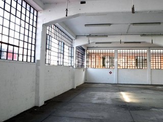 Capannone in Vendita a Torino, 700'000€, 2230 m²