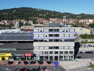 Ufficio in Affitto a Moncalieri, 2'950€, 356 m²