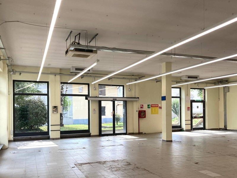 Immobile commerciale in Affitto a Rivoli, 5'000€, 514 m²