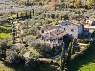 Rustico in Vendita a Soriano nel Cimino, 650'000€, 401 m², con Box