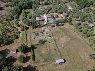 Attività commerciale in Vendita a Soriano nel Cimino, 650'000€, 400 m², con Box