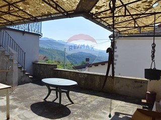 Casa Semi Indipendente in Vendita a Pontremoli, 183'000€, 229 m²