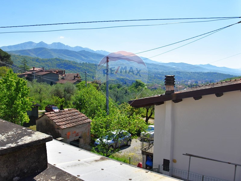 Casa Semi Indipendente in Vendita a Pontremoli, 183'000€, 229 m²