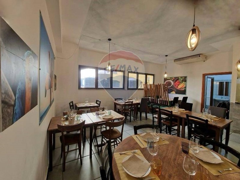 Attività commerciale in Vendita a Genova, 250'000€, 210 m²