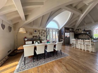 Appartamento in Vendita a Gallarate, 980'000€, 270 m²