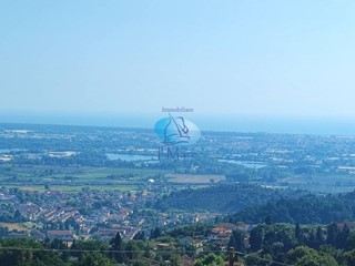 Villa in Vendita a Massarosa, 490'000€, 230 m²