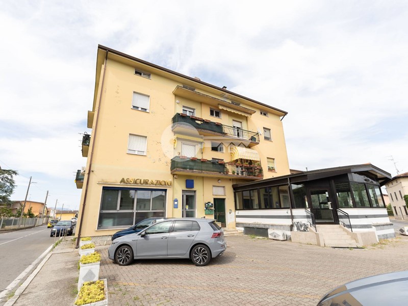 Quadrilocale in Vendita a Ghedi, 95'000€, 140 m²
