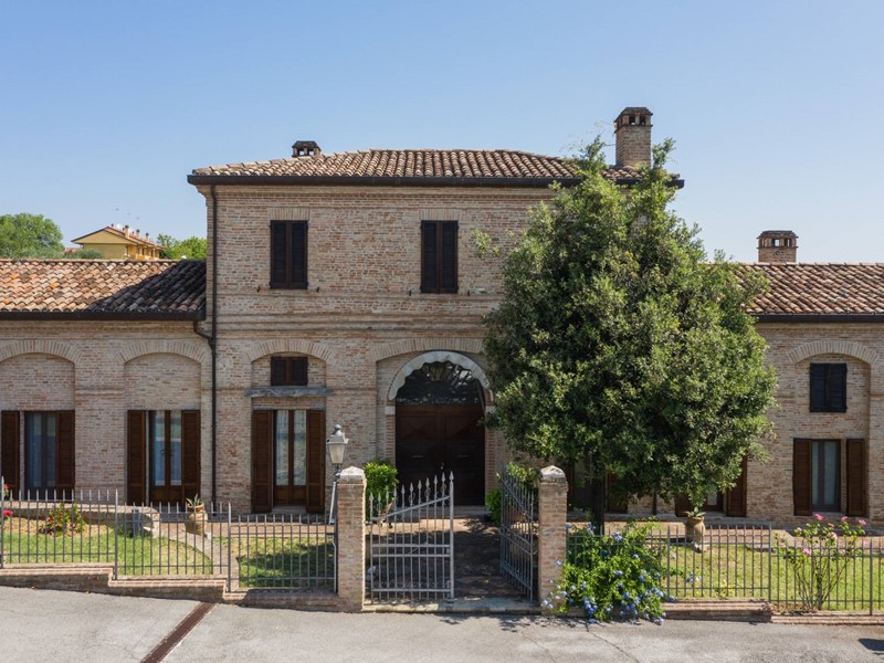 Villa in Vendita a Coriano, 890'000€, 327 m²