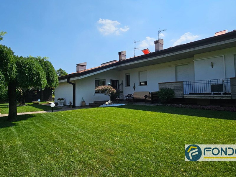 Casa Semi Indipendente in Vendita a Coccaglio, 430'000€, 298 m²