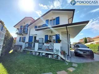 Villa in Vendita a Massarosa, 395'000€, 165 m²