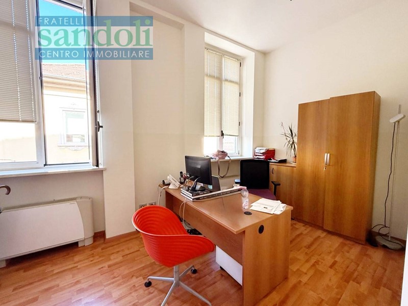 Ufficio in Affitto a Vercelli, 500€, 75 m²