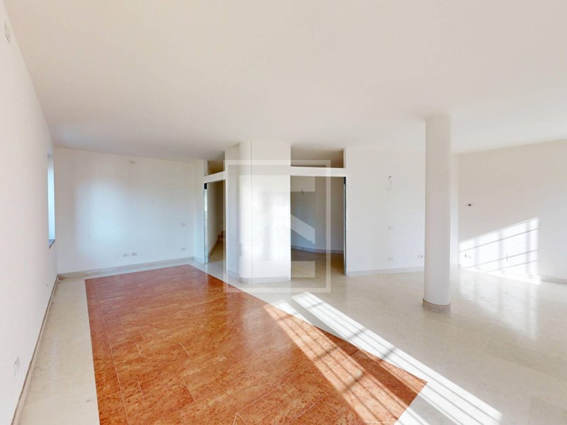 Quadrilocale in Vendita a Desenzano del Garda, 459'000€, 189 m²