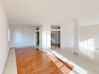 Quadrilocale in Vendita a Desenzano del Garda, 459'000€, 189 m²