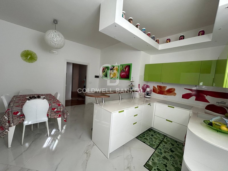 Quadrilocale in Vendita a Barletta, 330'000€, 175 m²