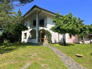 Casa Indipendente in Vendita a Cairo Montenotte, 530'000€, 430 m²