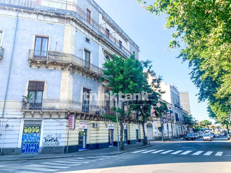 Appartamento in Vendita a Catania, 270'000&euro;, 250 m²