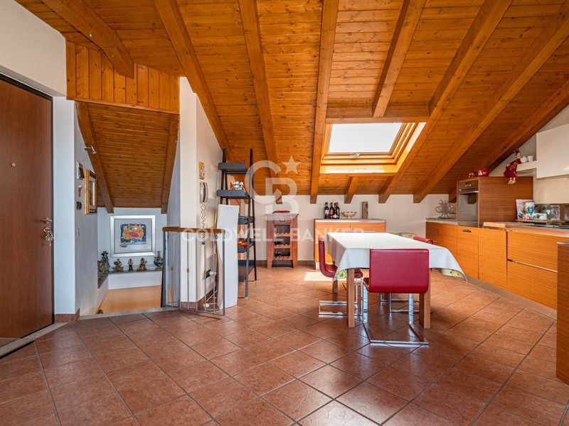 Attico in Vendita a Acireale, 363'000€, 240 m²