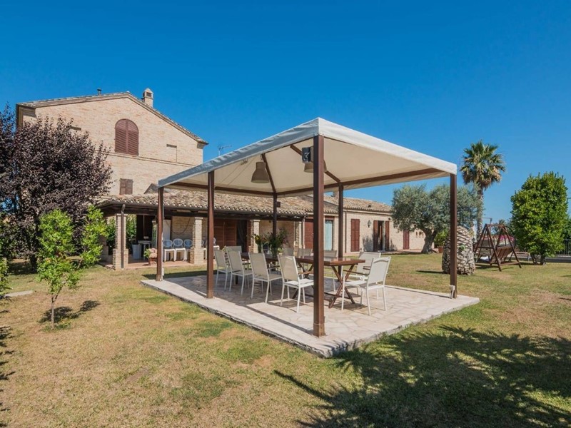 Villa in Vendita a Porto San Giorgio, 620'000€, 400 m²