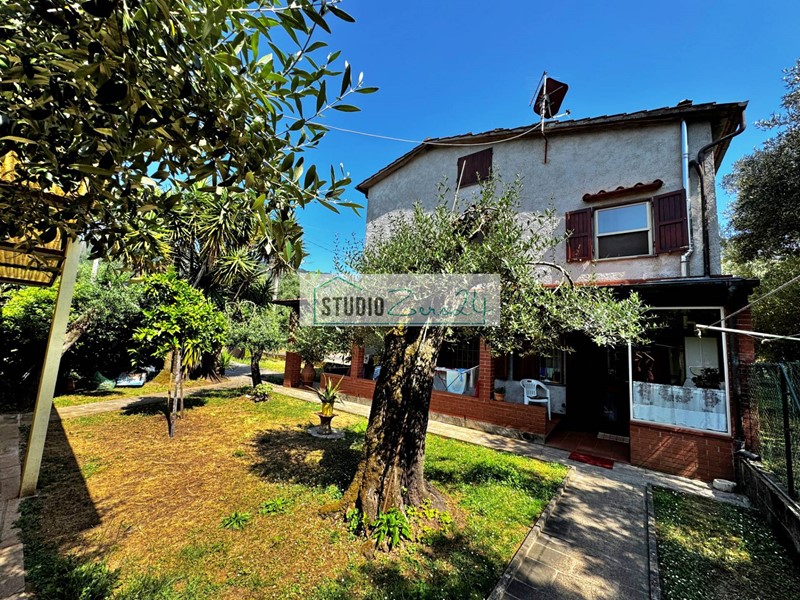 Casa Semi Indipendente in Vendita a Seravezza, 550'000&euro;, 165 m²