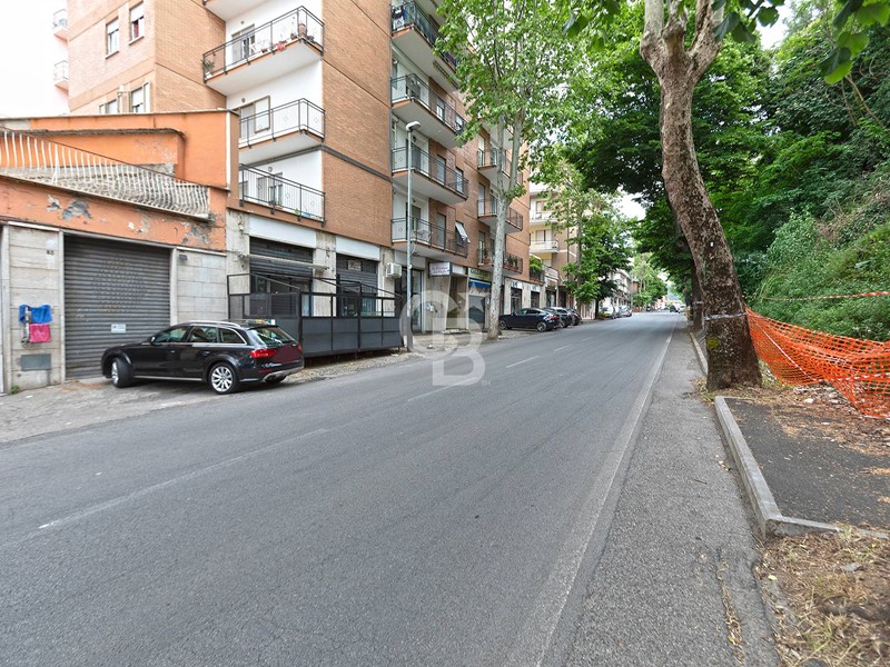 Immobile commerciale in Vendita a Viterbo, 45'000€, 78 m²