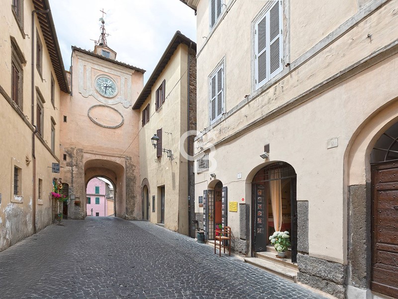 Attività commerciale in Vendita a Capranica, 45'000€, 90 m²