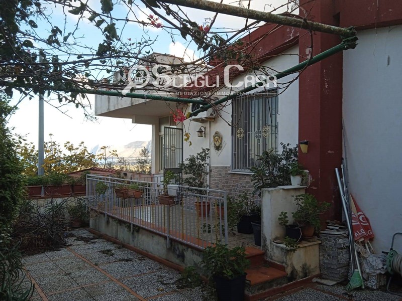 Villa in Vendita a Carini, 165'000€, 116 m²