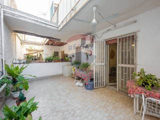 Quadrilocale in Vendita a Aci Castello, 40'000€, 71 m²