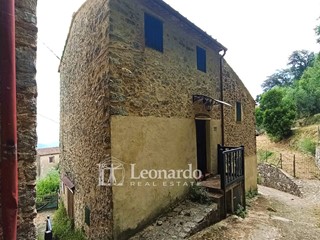 Casa Indipendente in Vendita a Camaiore, 75'000&euro;, 107 m²