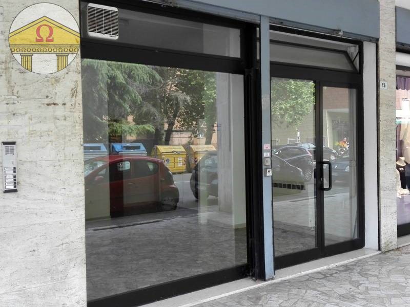 Negozio in Vendita a Ponzano Veneto, 130'000€, 75 m²