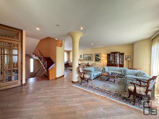 Villa in Vendita a Empoli, 800'000€, 490 m², arredato, con Box