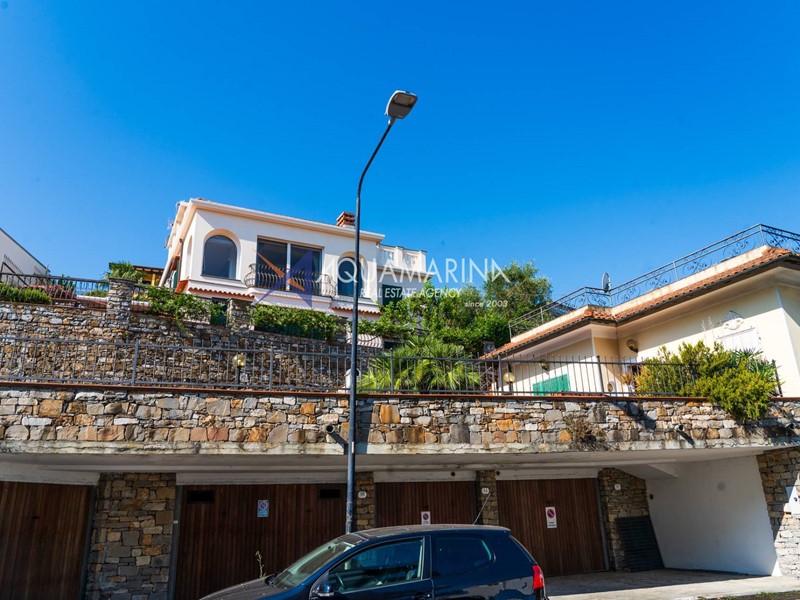 Villa in Vendita a Diano Marina, 399'000€, 90 m²