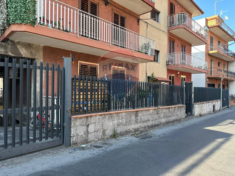 Appartamento in Vendita a Aci Sant'Antonio, 97'000€, 94 m²