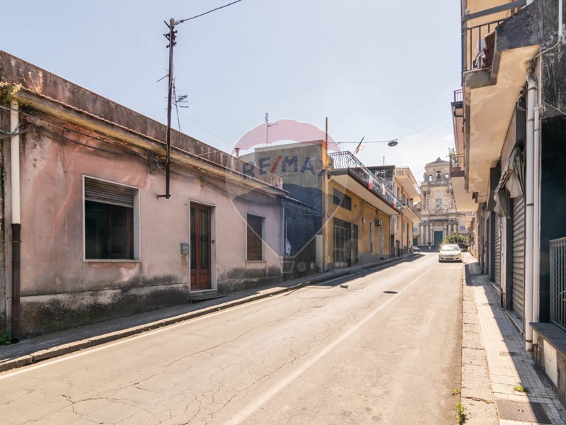 Quadrilocale in Vendita a Santa Venerina, 69'000€, 132 m²