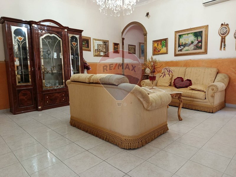 Appartamento in Vendita a Catania, 136'000&euro;, 120 m²