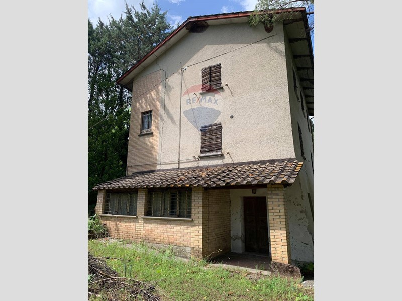 Villa in Vendita a Perugia, 115'000€, 380 m²
