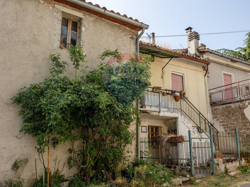 Casa Indipendente in Vendita a Nocera Umbra, 70'000€, 117 m²