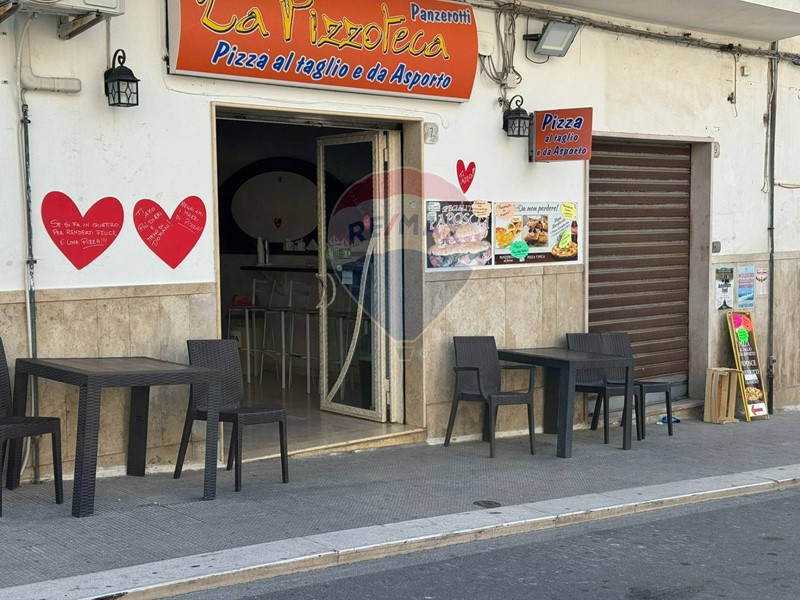 Immobile commerciale in Vendita a Vieste, 149'000€, 54 m²