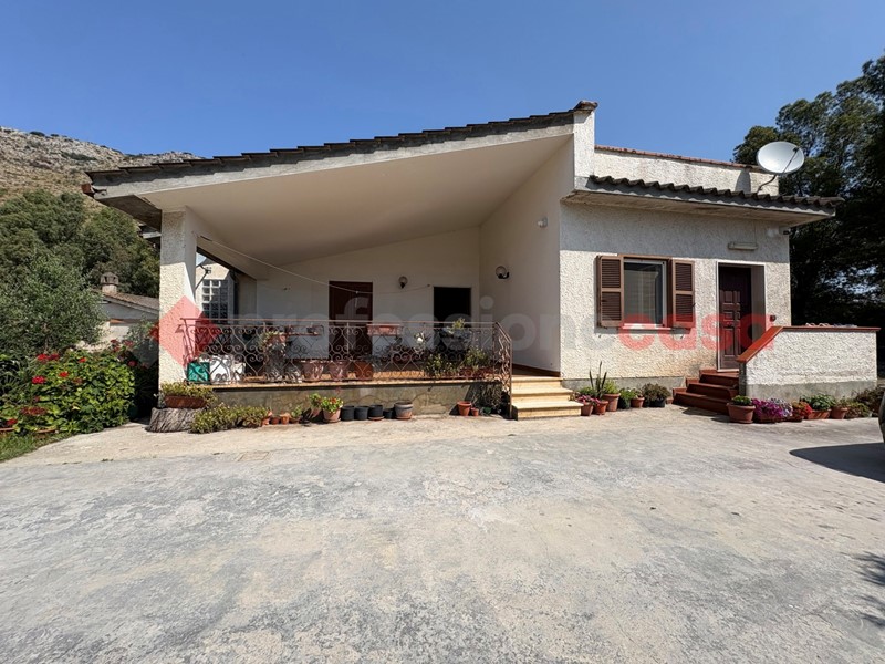 Villa bifamiliare in Vendita a Terracina, 115'000€, 90 m², arredato