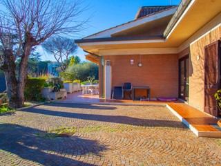 Villa in Vendita a Roma, 1'580'000€, 400 m²