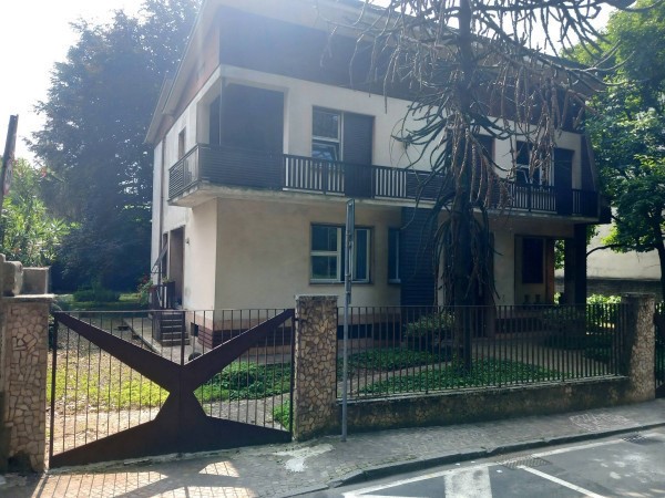 Villa in Vendita a Limbiate, 400 m²