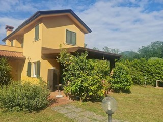 Casa Indipendente in Vendita a Castelnuovo Magra, 790'000€, 220 m²