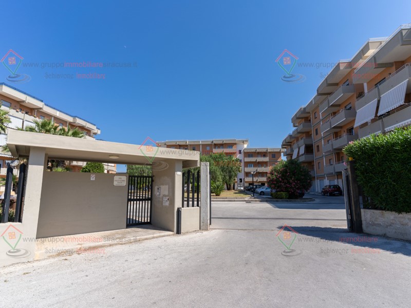 Appartamento in Vendita a Siracusa, zona Pizzuta Scala Greca, 159'000&euro;, 141 m², con Box